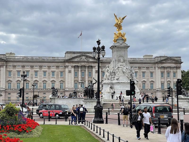 Buckingham Palace - Image 1