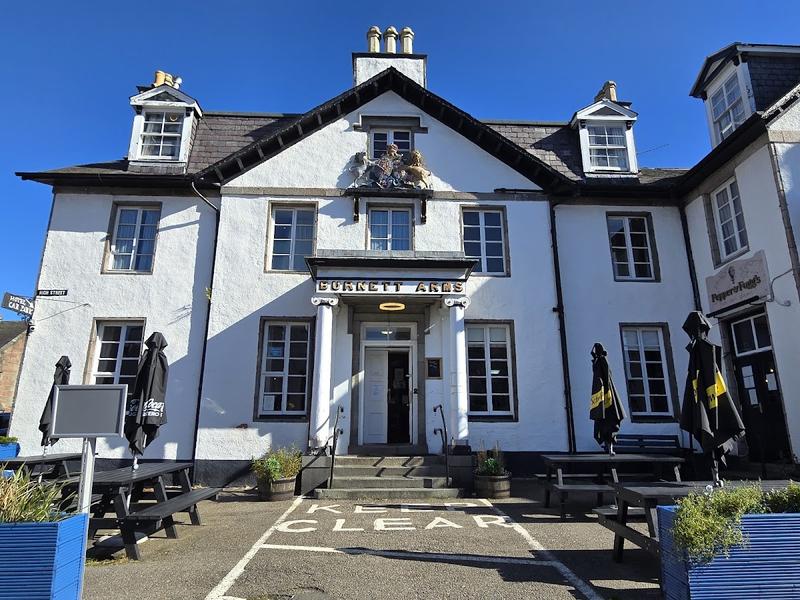 Burnett Arms Hotel - Image 3