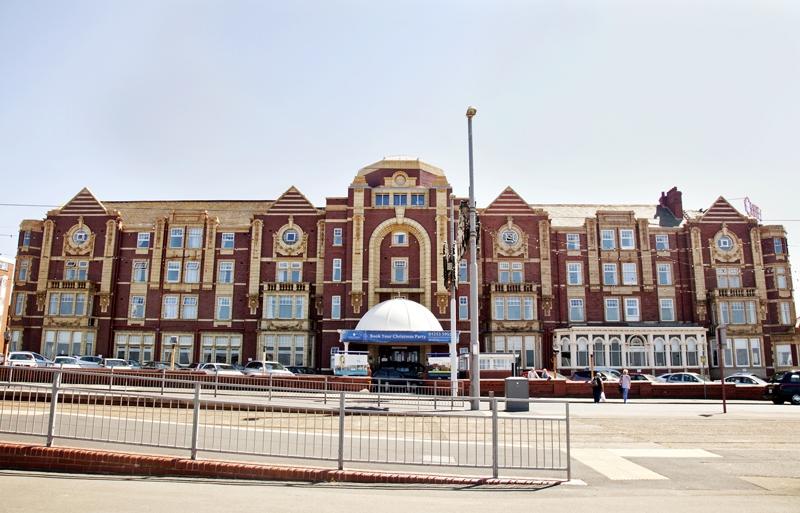 Cliffs Hotel - Image 1