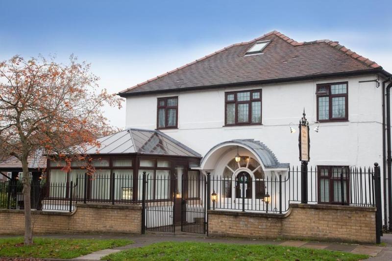 Clifton Bridge Hotel - Image 1