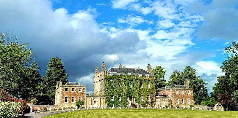 Craigdarroch House Hotel - Image 1