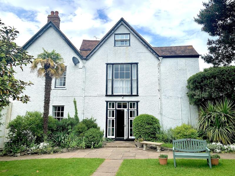 Evesham Hotel - Image 1