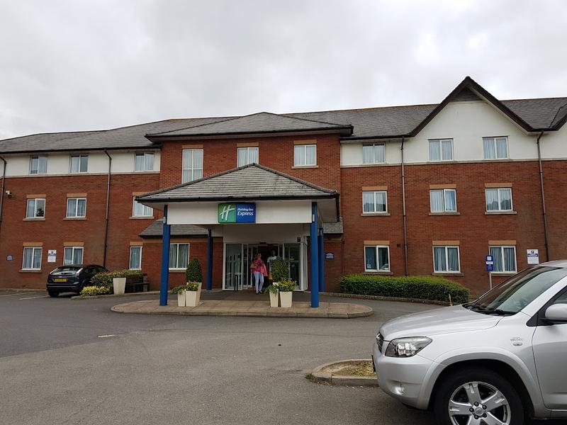 Express By Holiday Inn Crawley - Image 1