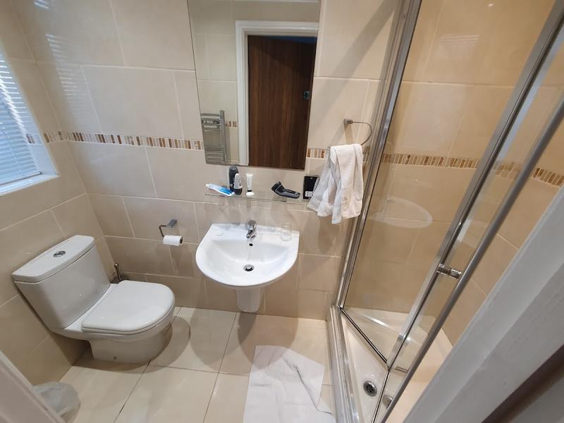 Gateway Hotel thumbnail 3