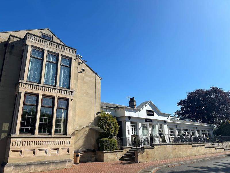 Gomersal Park Hotel - Image 1