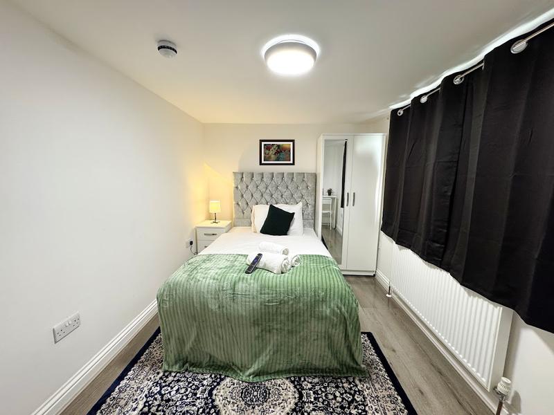 Heathrow Lodge - Image 1