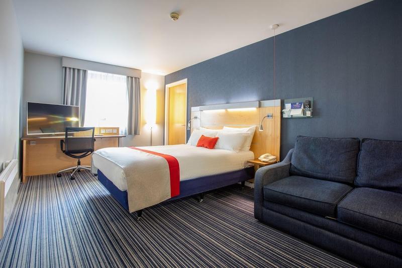 Holiday Inn Express Dunfermline thumbnail 2