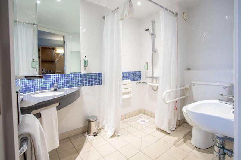 Holiday Inn Express Dunfermline thumbnail 3