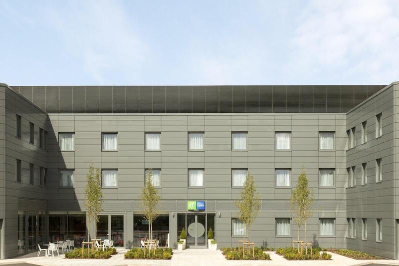 Holiday Inn Express St Albans - M25, Jct.22 - Image 1