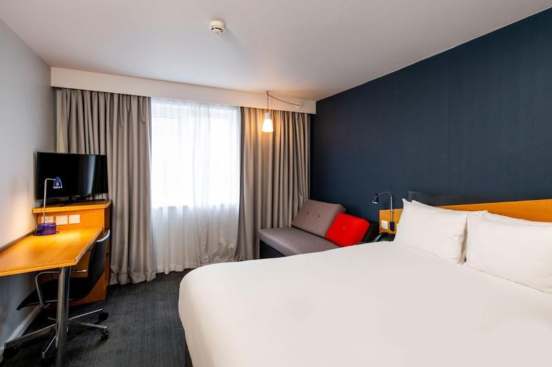 Holiday Inn Express Salford Quay - Image 2