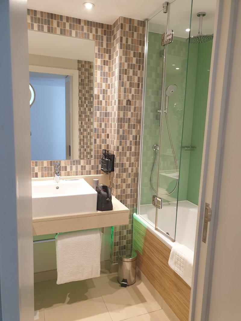 Holiday Inn Express Salford Quay - Image 3