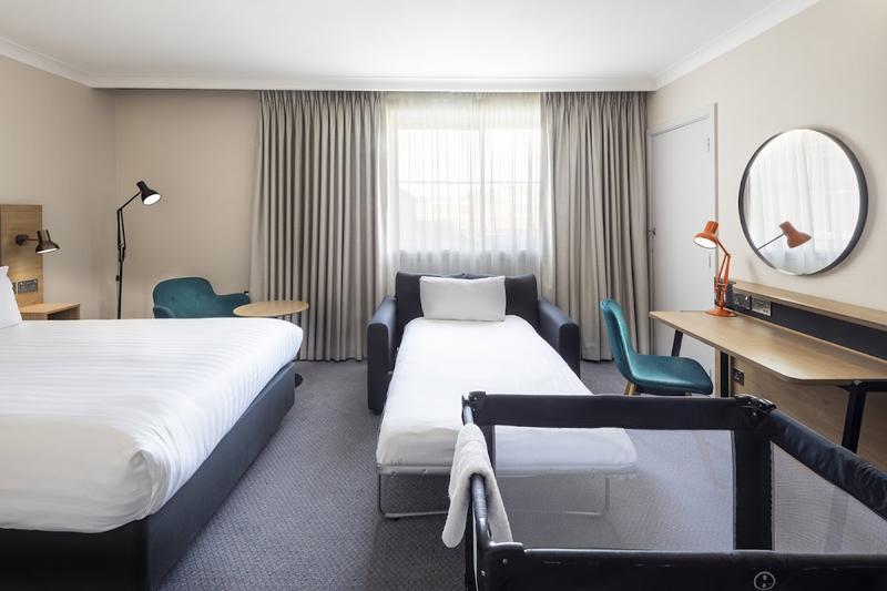 Holiday Inn High Wycombe M40, Jct.4 - Image 2