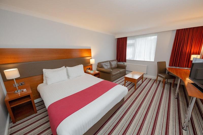 Holiday Inn Newport - Image 2