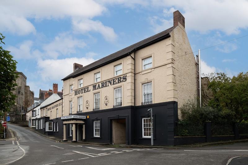 Hotel Mariners - Image 1