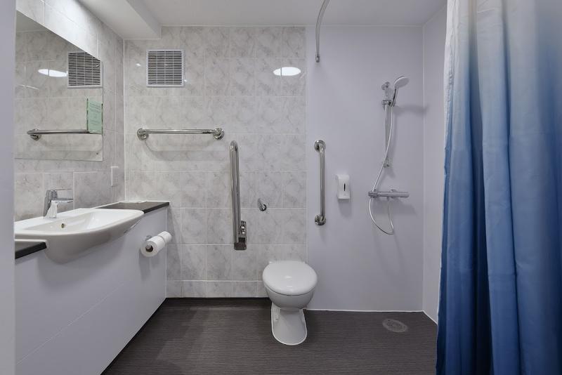 Innkeeper's Lodge Frimley - Image 3
