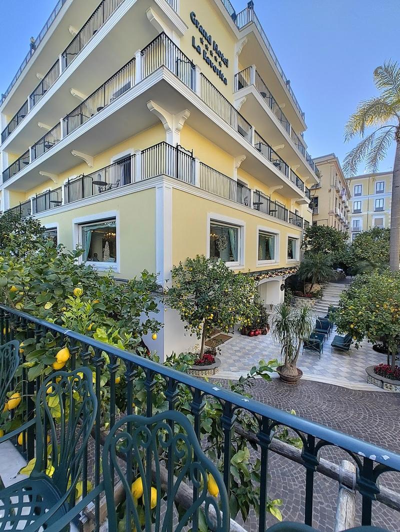 La Favorita Hotel - Image 1