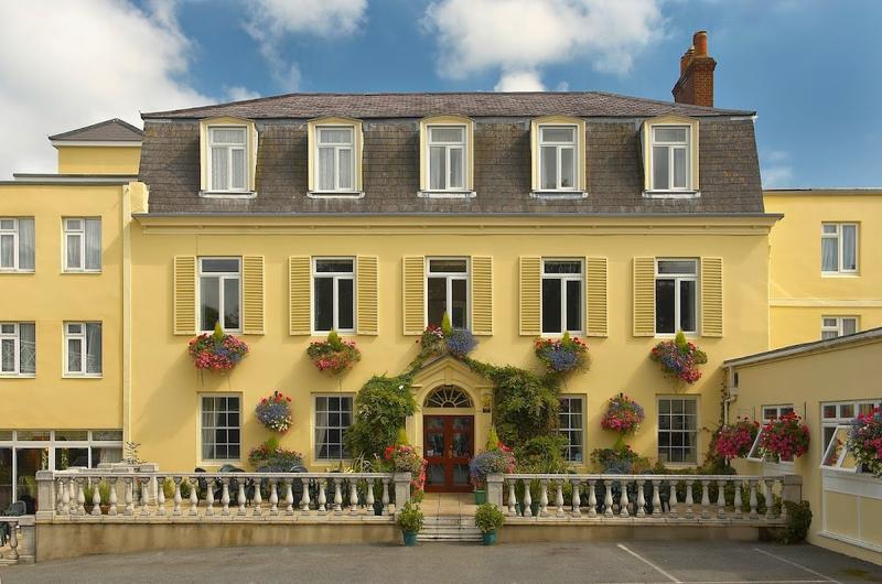 Les Rocquettes Hotel - Image 1
