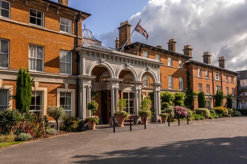 Oatlands Park Hotel - Image 1