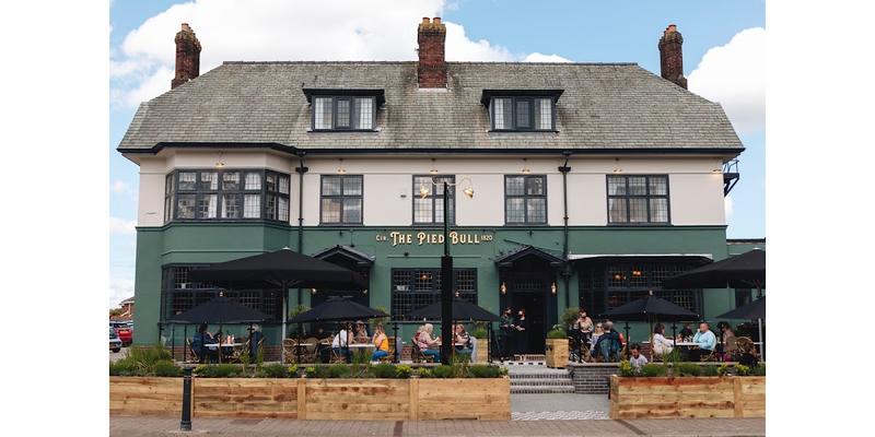 Pied Bull Hotel - Image 1