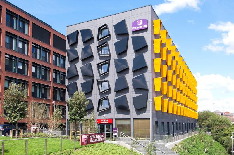 Premier Inn Manchester Bury Hotel - Image 1