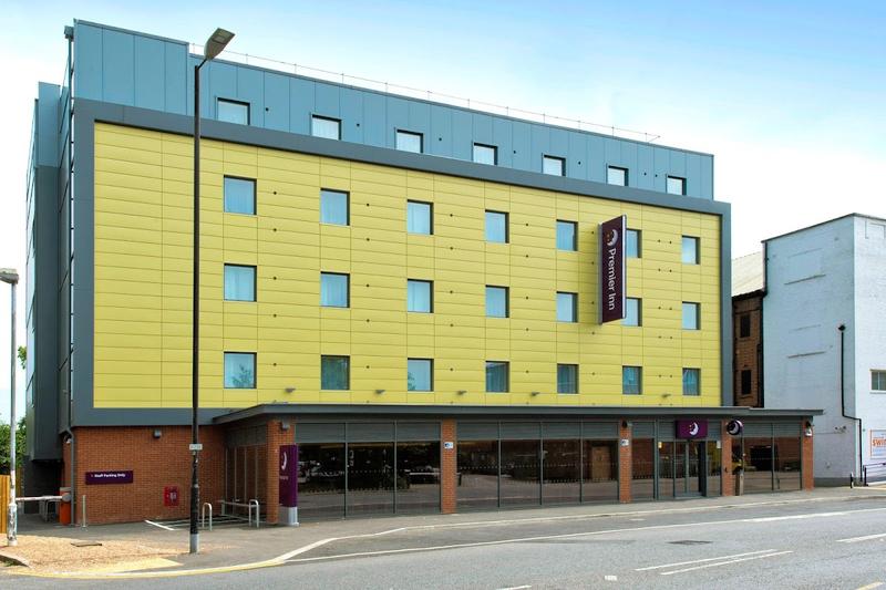 Premier Lodge Newbury - Image 1