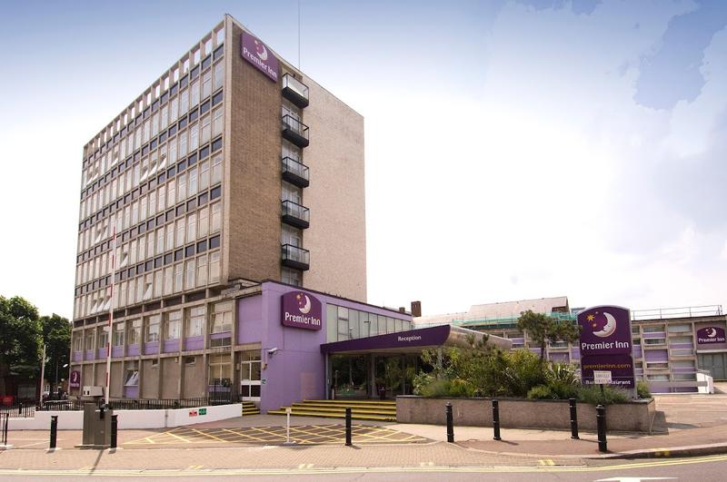 Premier Inn London Putney Bridge - Image 1