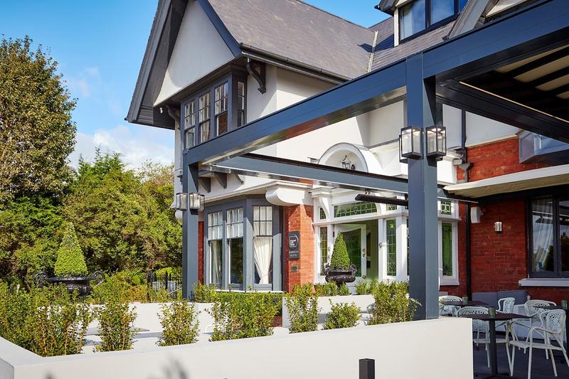 Randles Court Hotel - Image 1