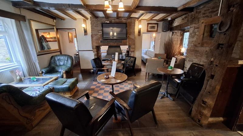 Royal Oak Travel Inn & Gastro Grill thumbnail 3
