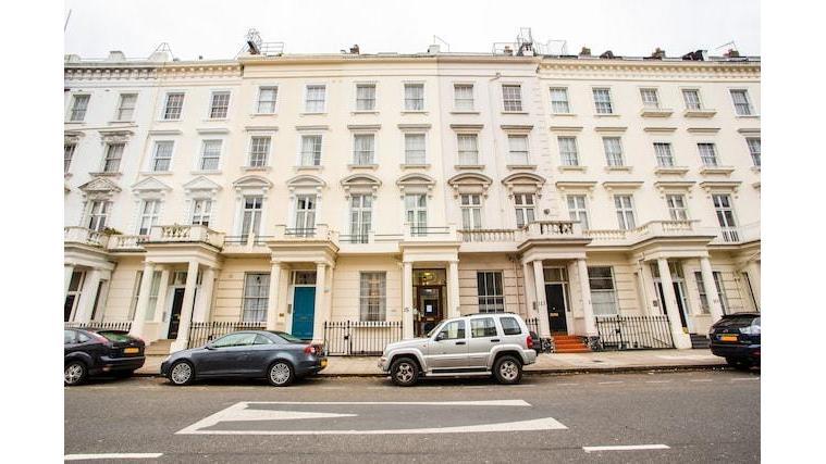 Saint Georges Hotel - Image 1