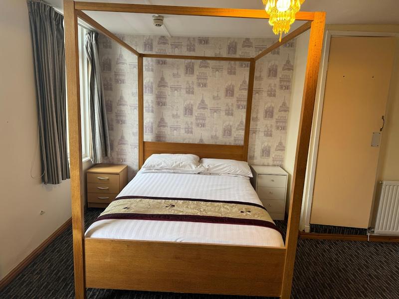 The Clarendon Hotel thumbnail 2