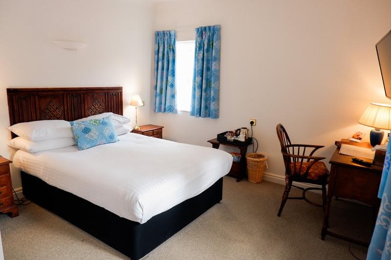 The Noel Arms Hotel thumbnail 2