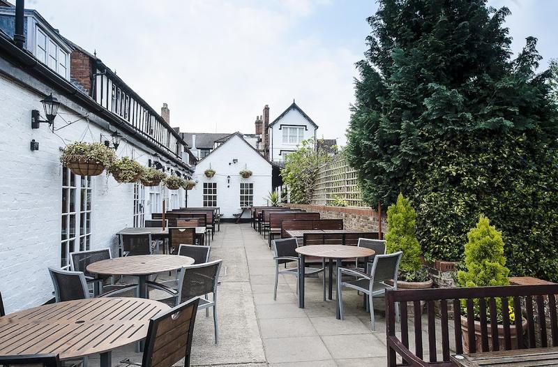 The Royal Hop Pole - Image 1