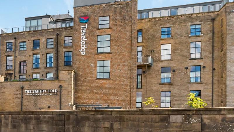 Travelodge Glossop - Image 1