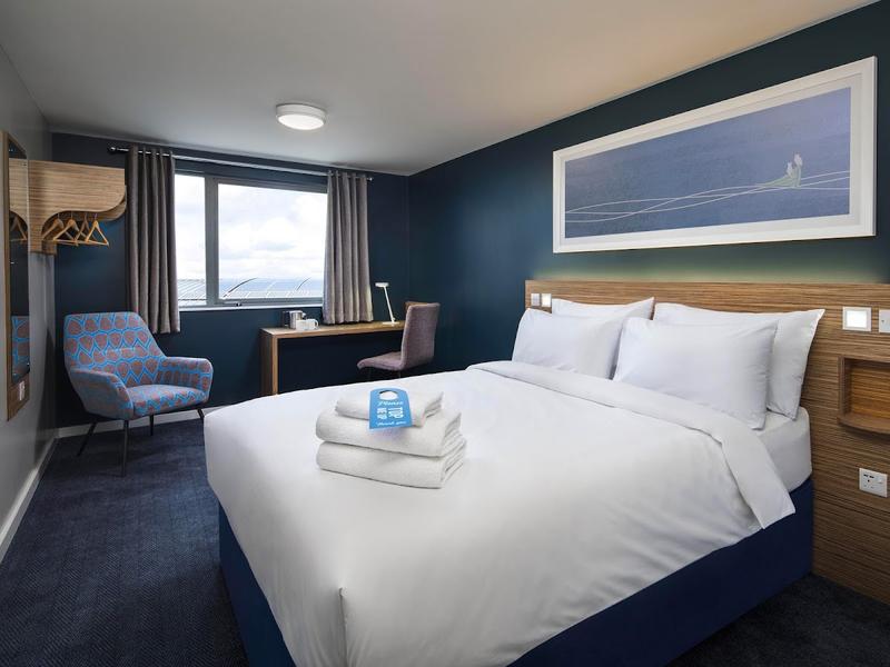 Travelodge Ilford Gants Hill - Image 2