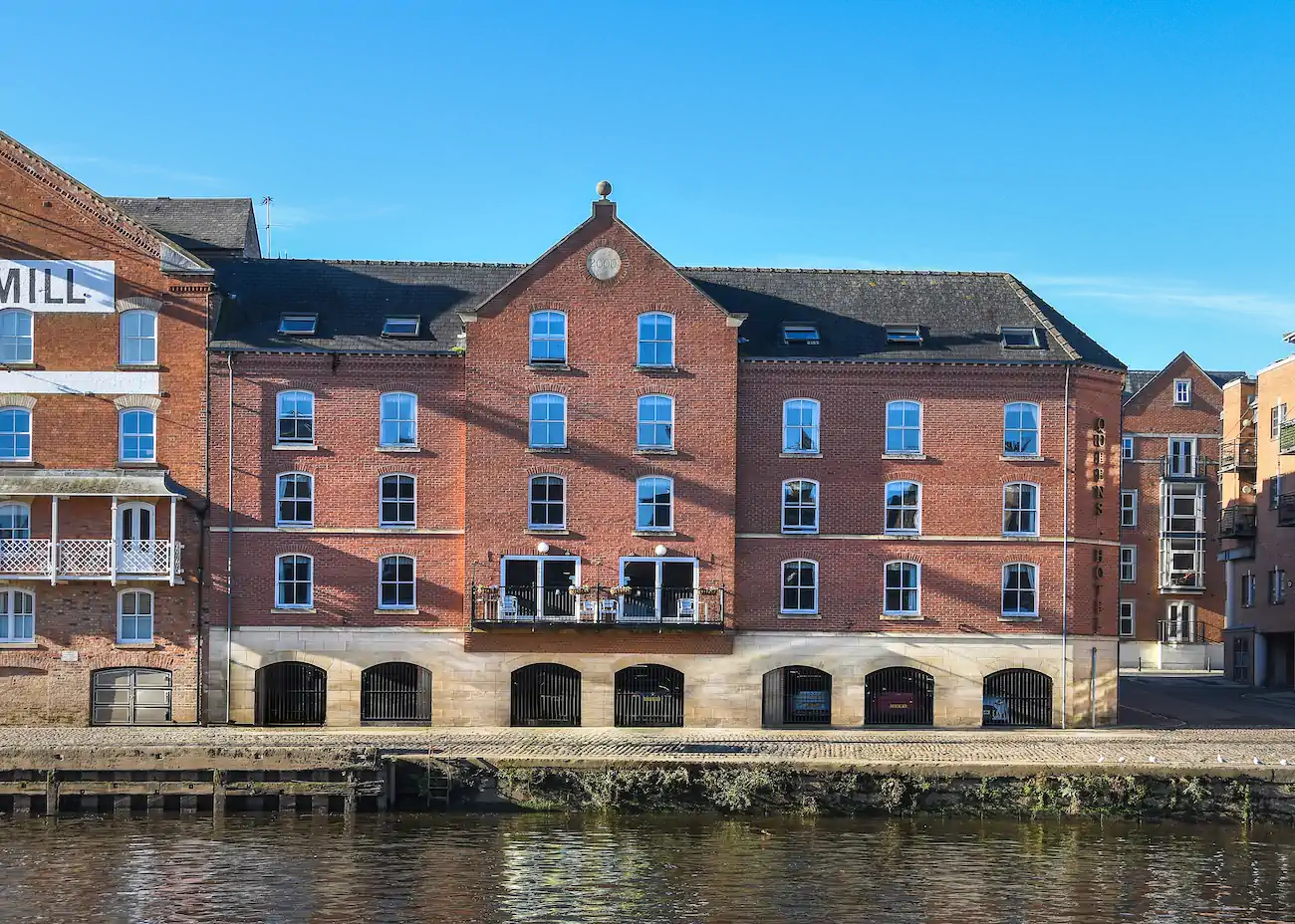 The Queens Hotel - Image 1