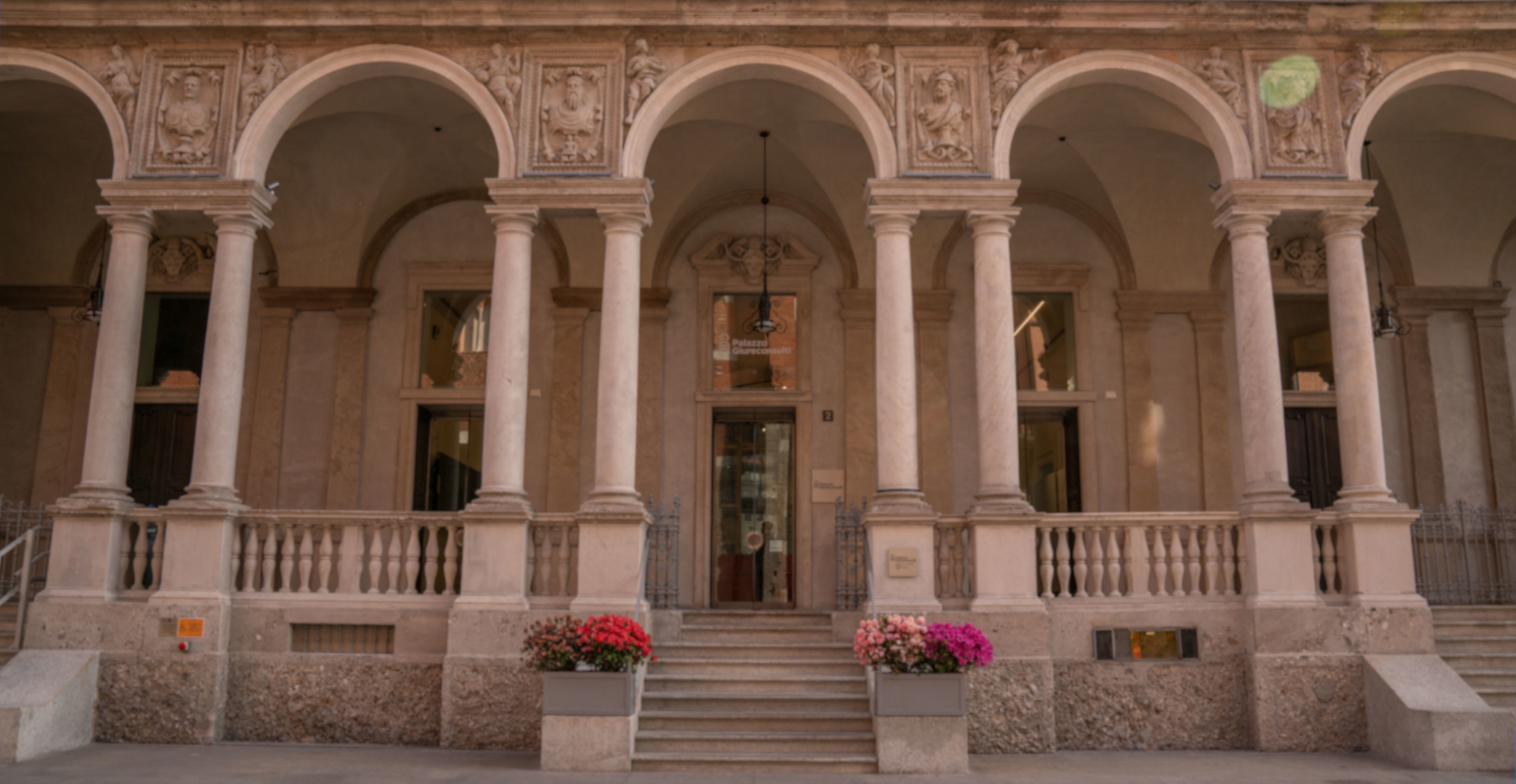 Palazzo dei Giureconsulti - Image 1